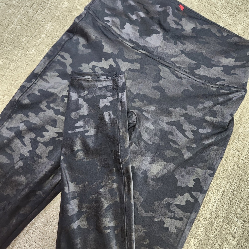 Spanx Leggings Womens Medium Matte Black Camo Athleisure Stretch Shaping